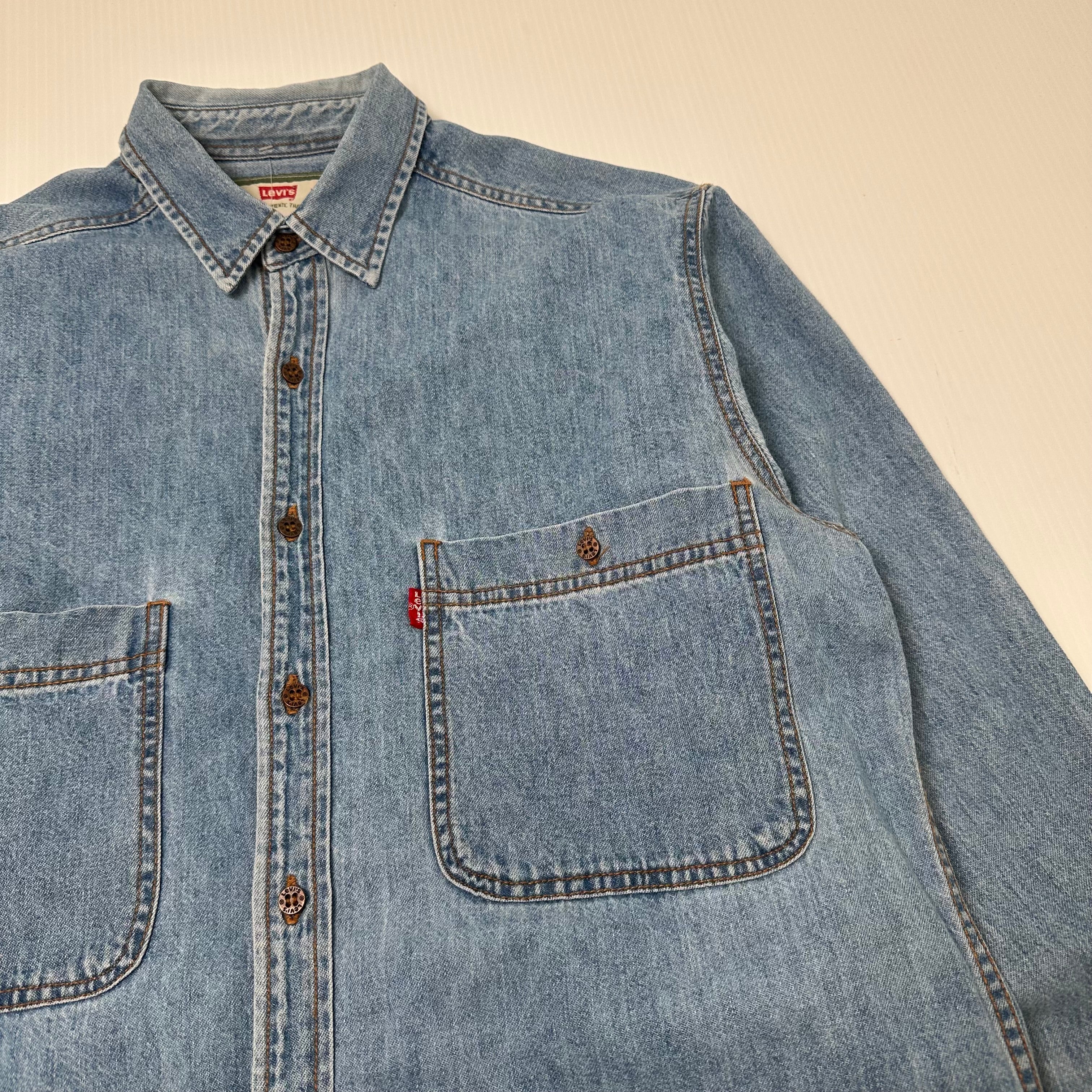 Vintage Levi's Medium Wash Denim Button Up Shirt M