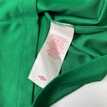 Load image into Gallery viewer, Umbro Ireland Away Training Kit M
