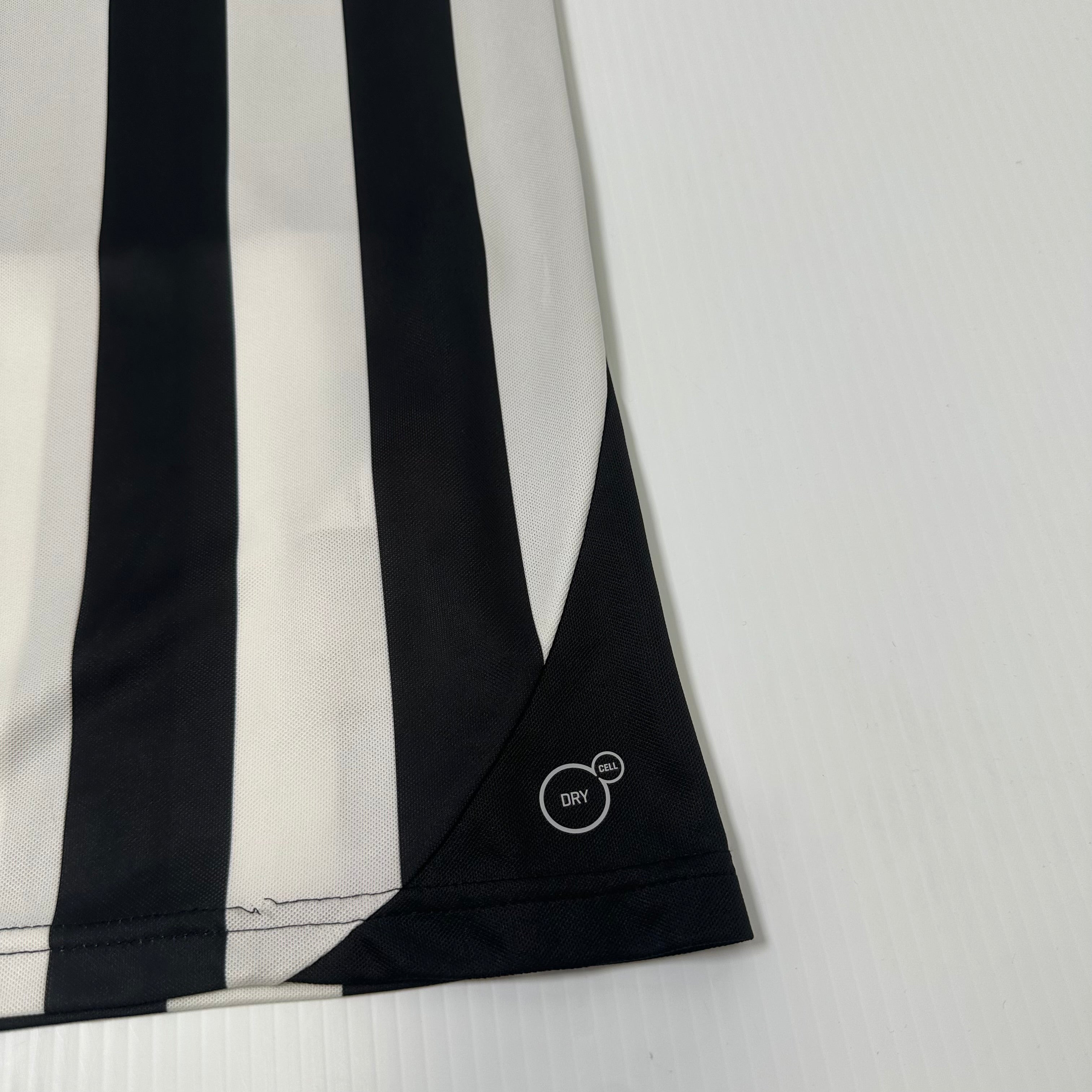 2014-15 Puma Newcastle United Home Kit L