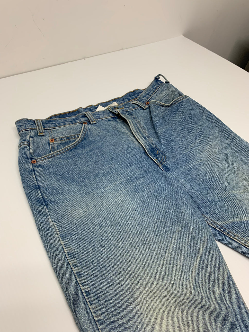 Vintage Light Wash Levi’s 619 36