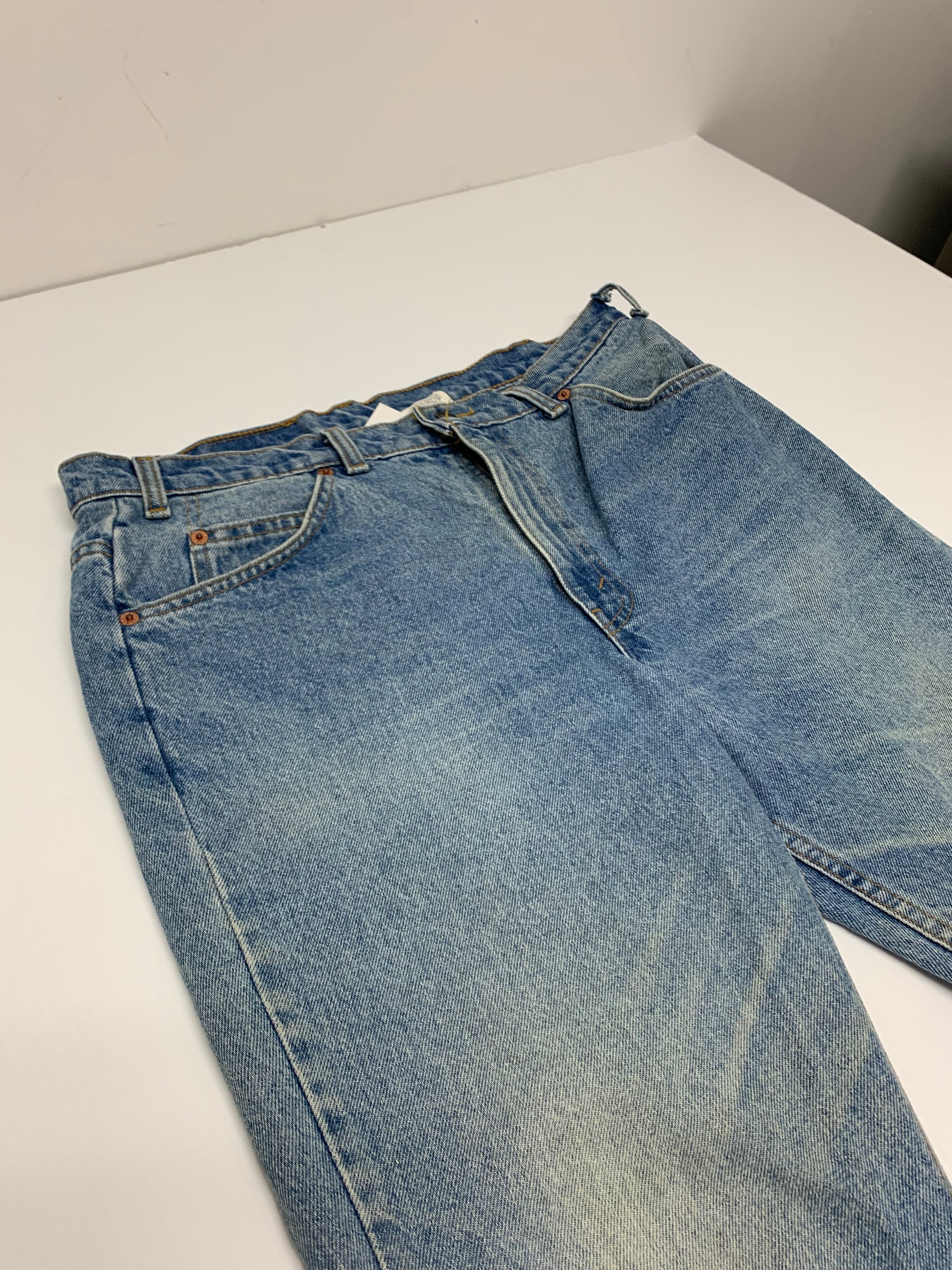 Vintage Light Wash Levi’s 619 36