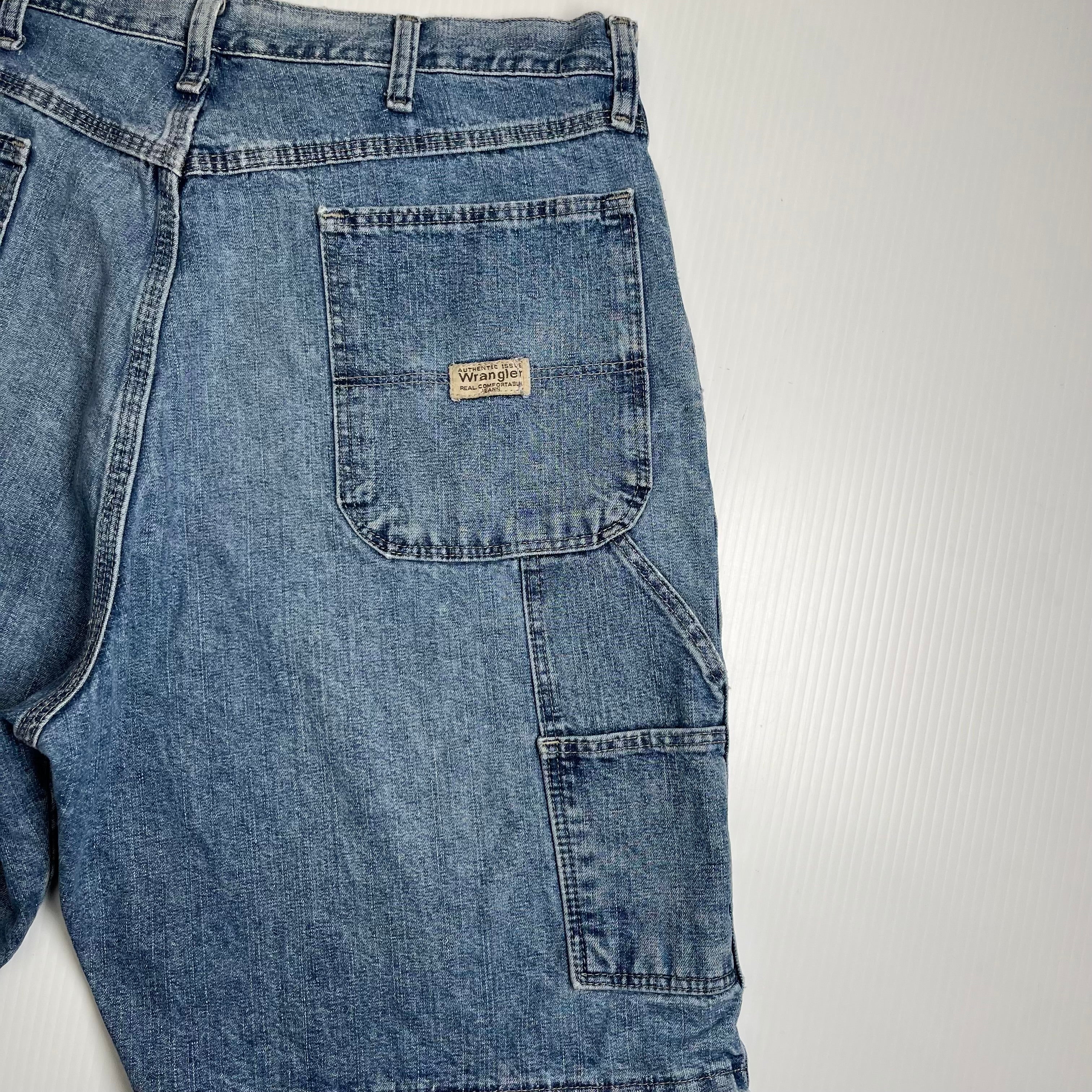 Wrangler Carpenter Medium Wash Denim Shorts 36