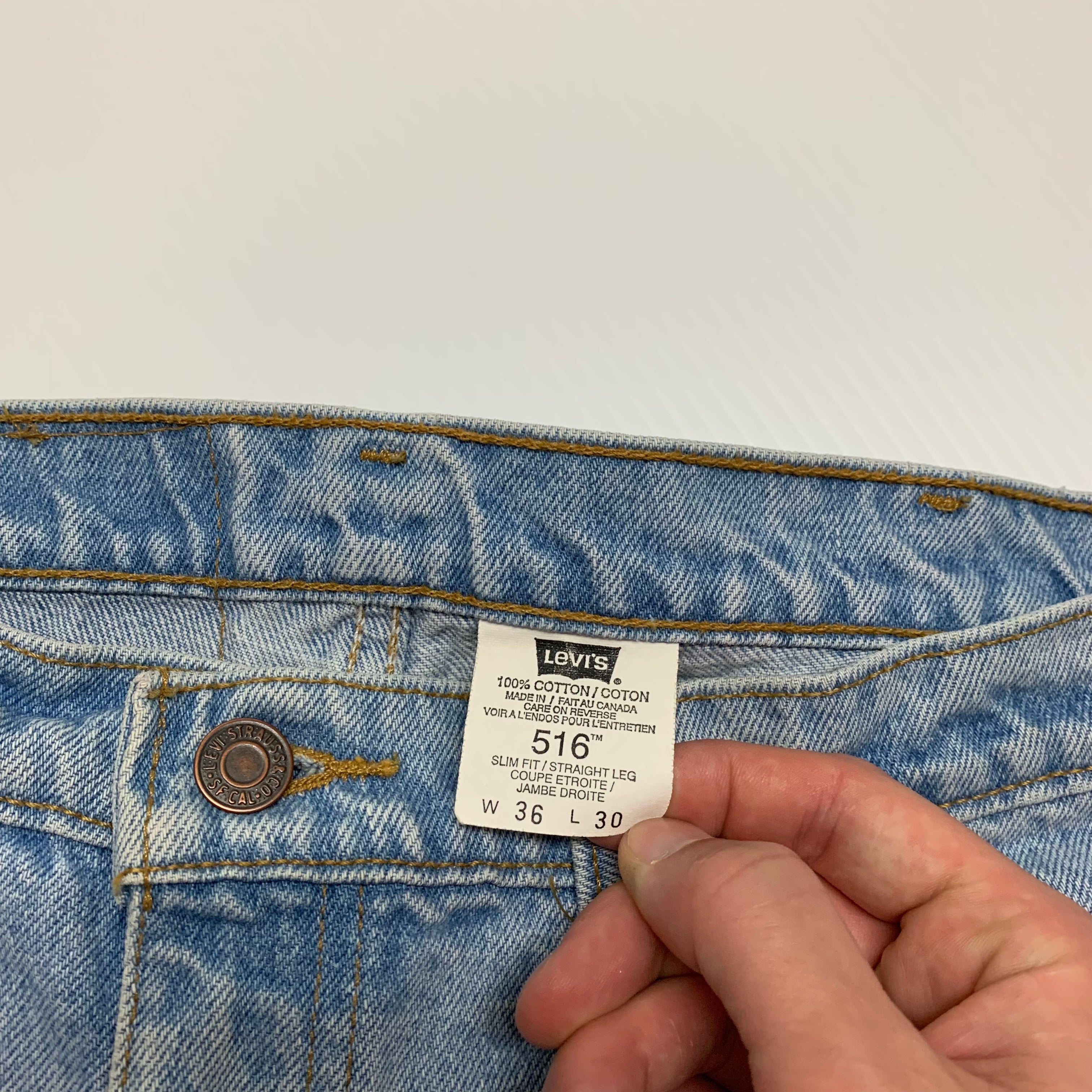 Vintage Light Wash Levi’s 516 34x28