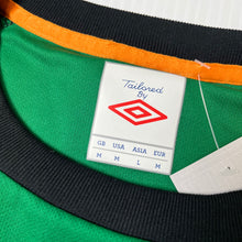 Load image into Gallery viewer, Umbro Ireland Away Training Kit M
