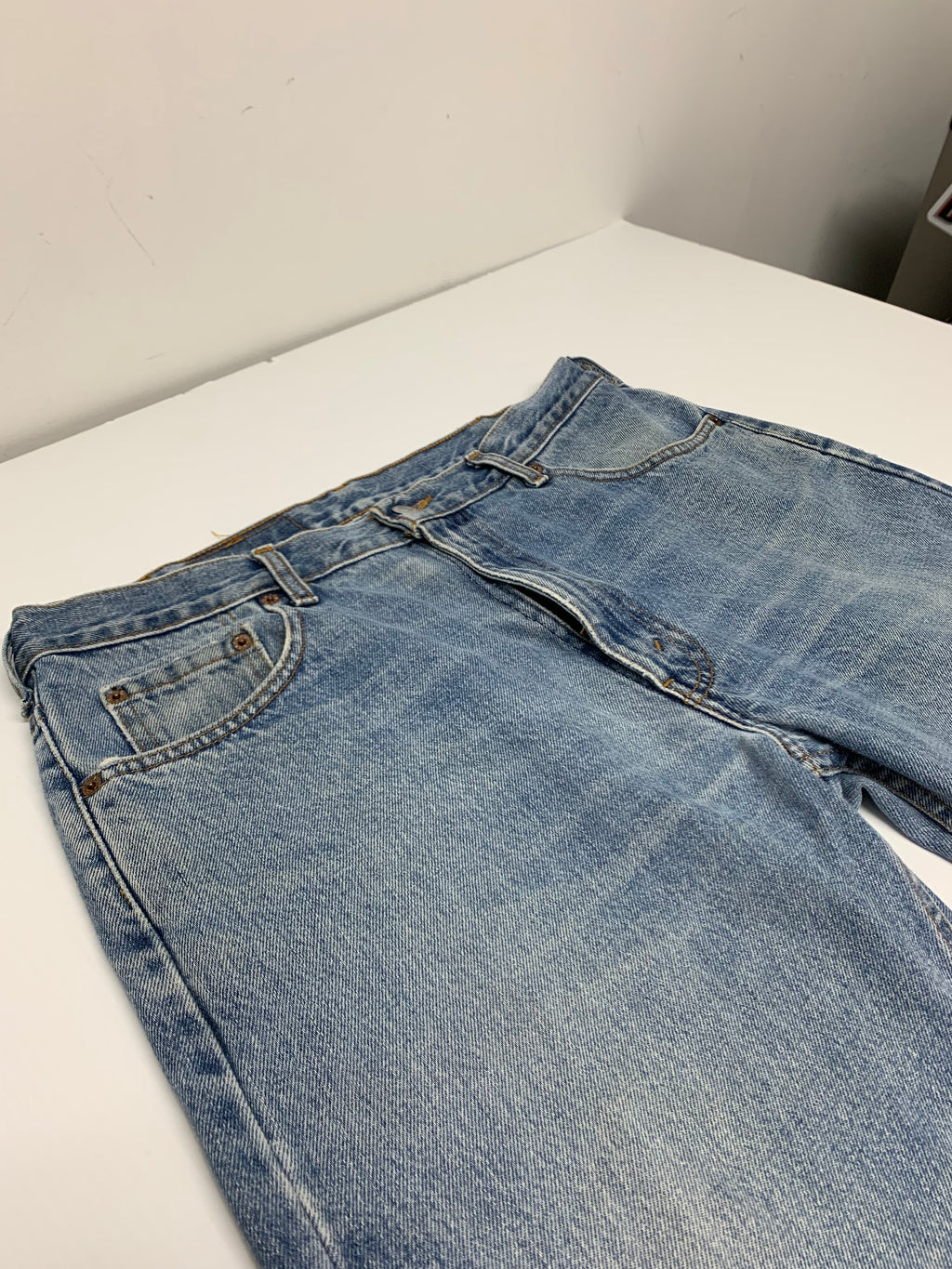 Vintage Medium Wash Levi’s 505 35
