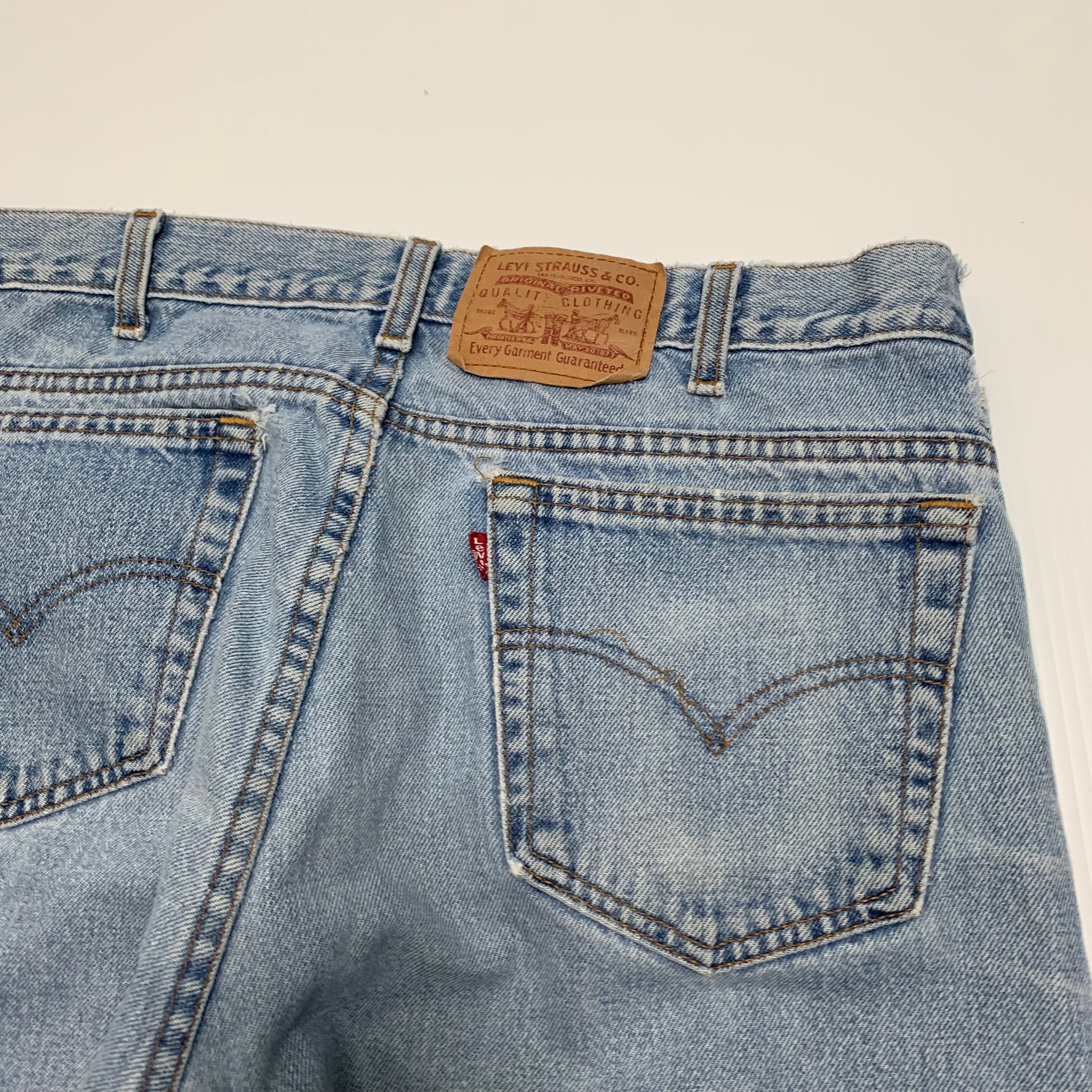 Vintage Levi’s 550 Light Wash Denim 36