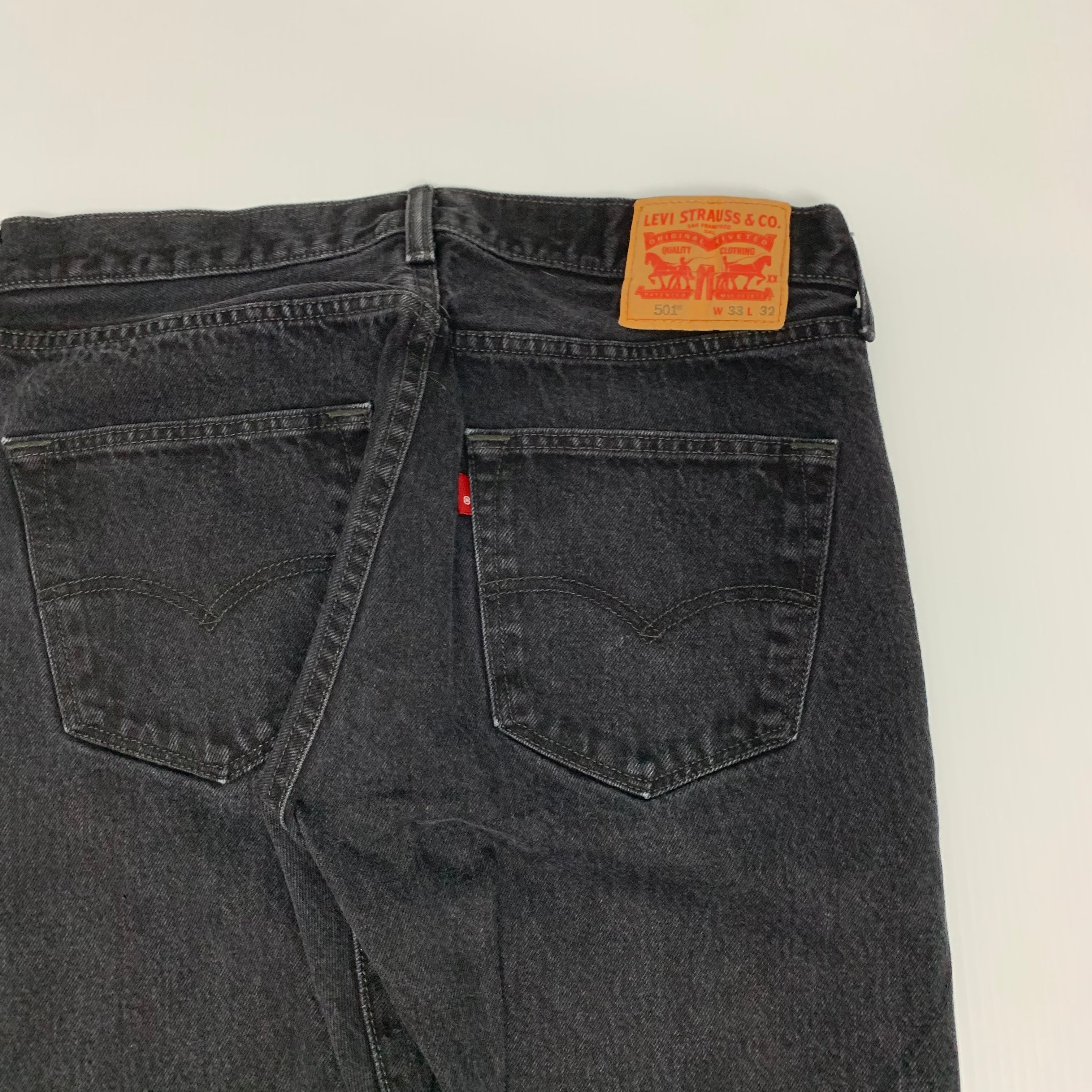 Black Levi’s 501 33x32