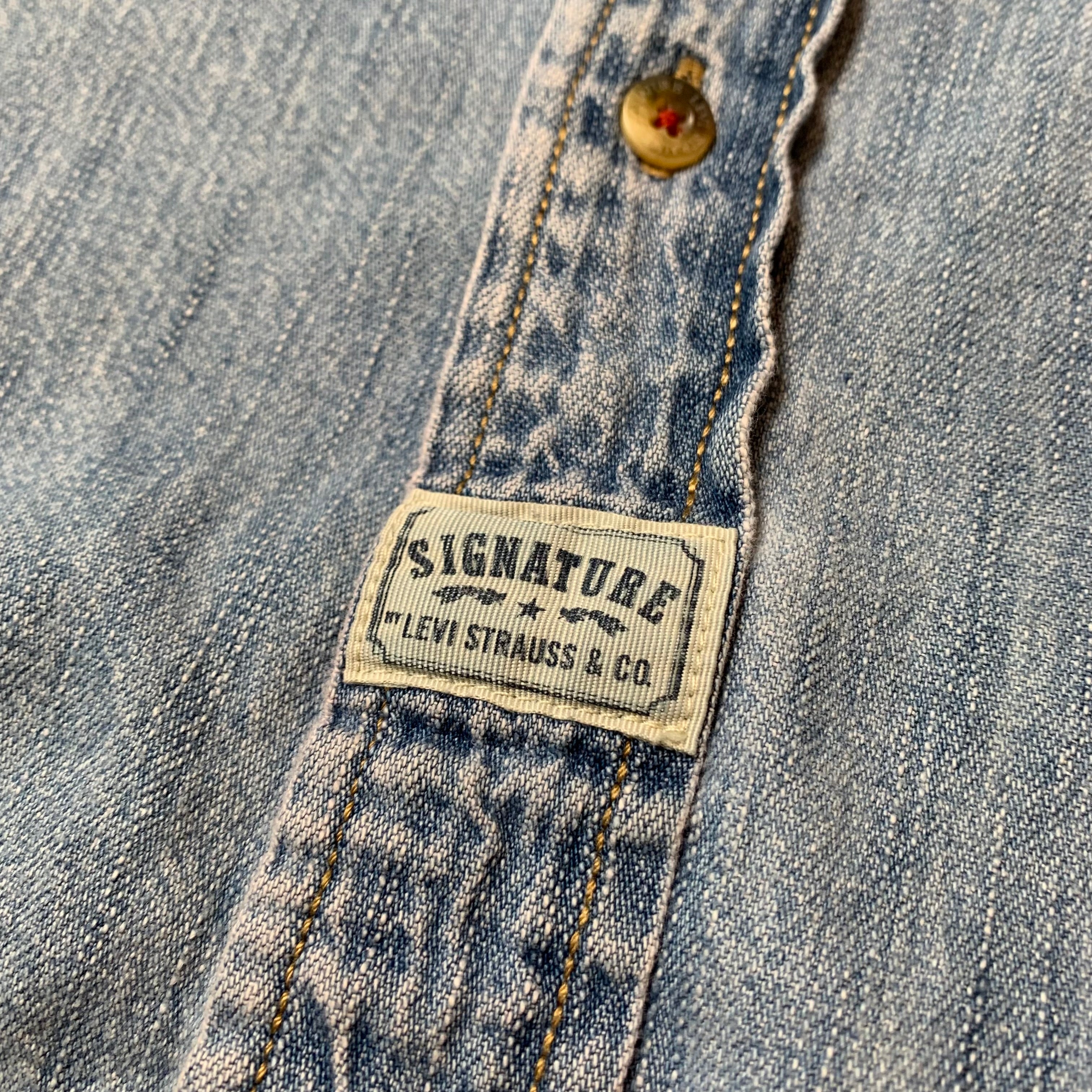 Levi's Signature Medium Wash Denim Button Up Shirt L