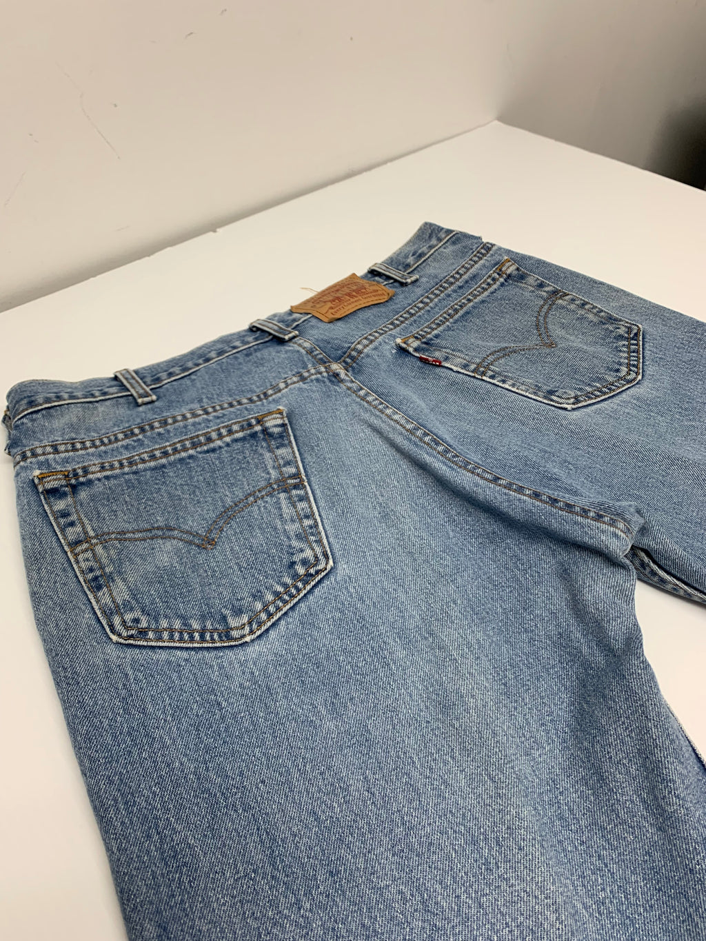Vintage Medium Wash Levi’s 505 35