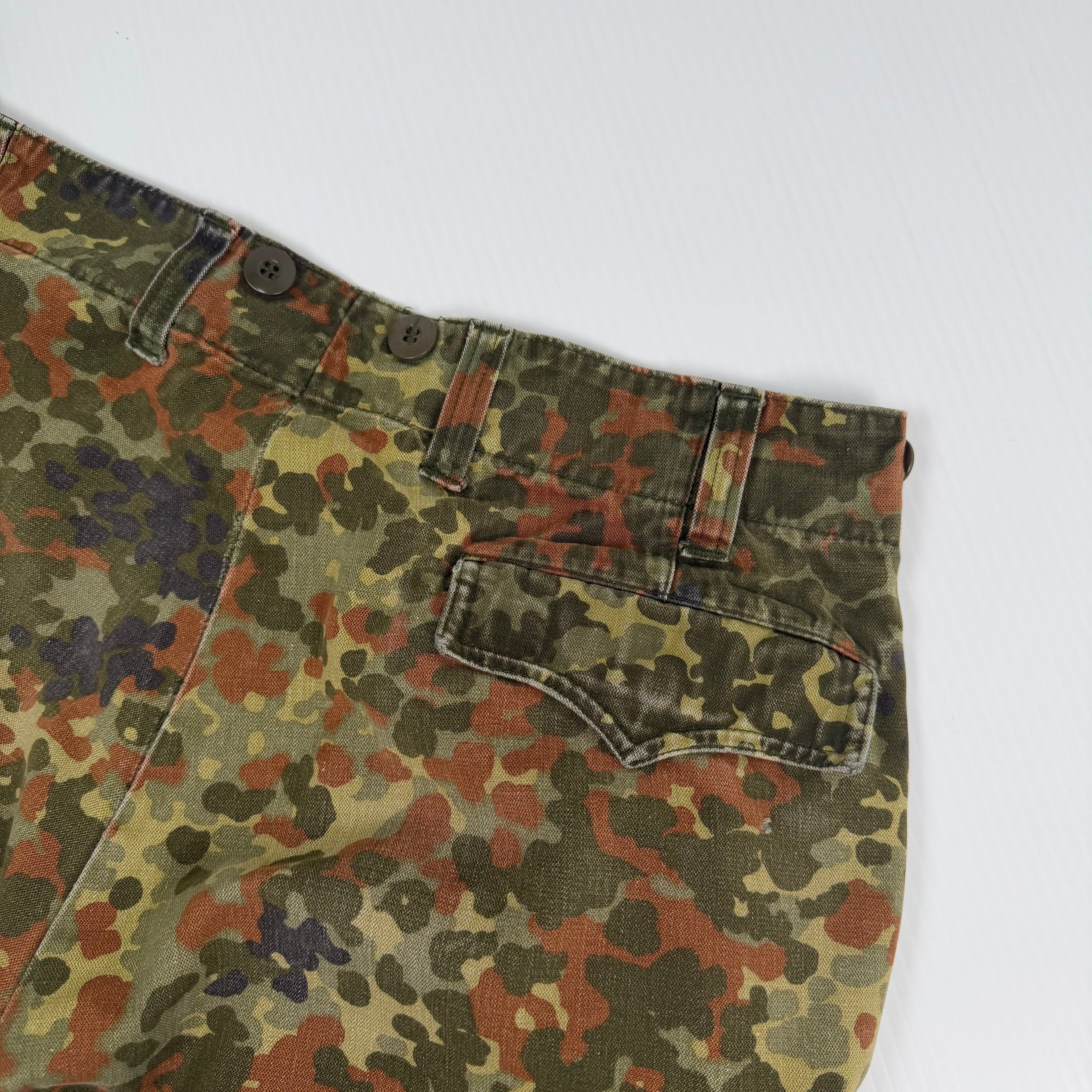 Vintage Camouflage Baggy Cargo Shorts 33