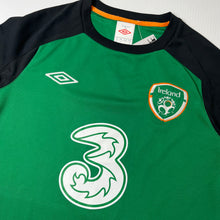 Load image into Gallery viewer, Umbro Ireland Away Training Kit M
