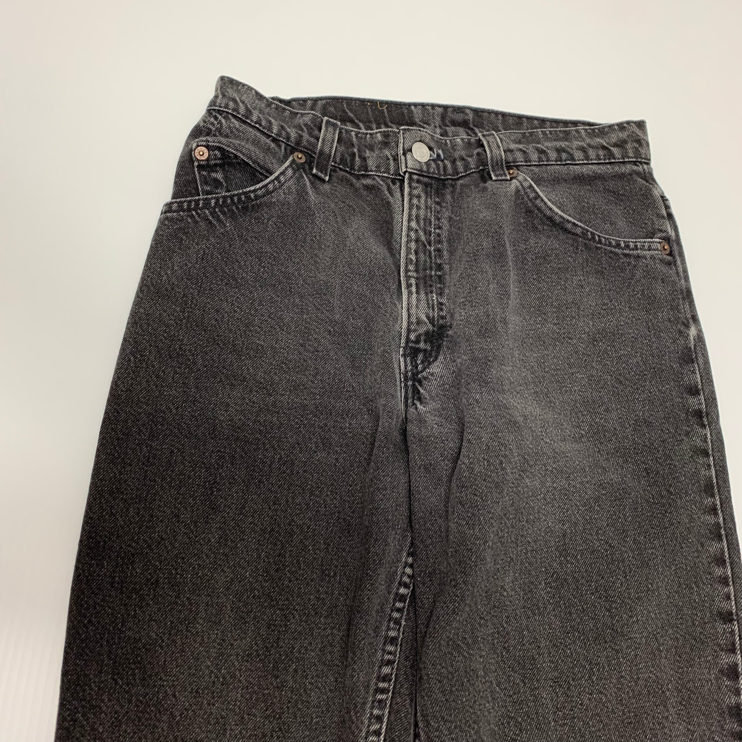 Vintage Black Levi’s White Tab 28x26