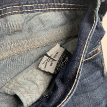 Load image into Gallery viewer, Y2K Silver Jeans Co. Baggy Dark Wash Denim 40
