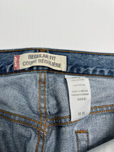Load image into Gallery viewer, Levi&#39;s 505 Light Wash Denim 35
