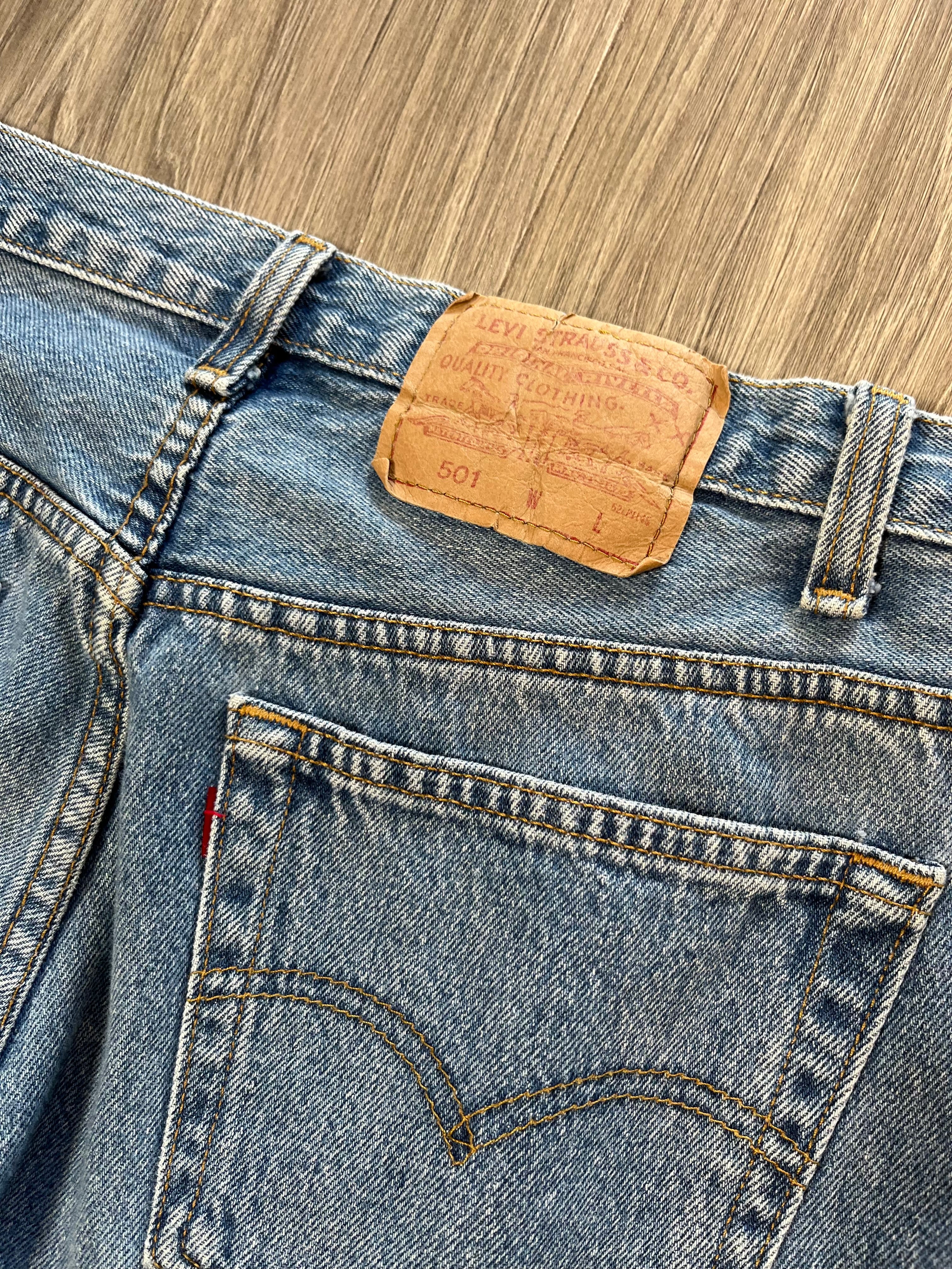 Vintage Levi's 501 Medium Wash Denim 32