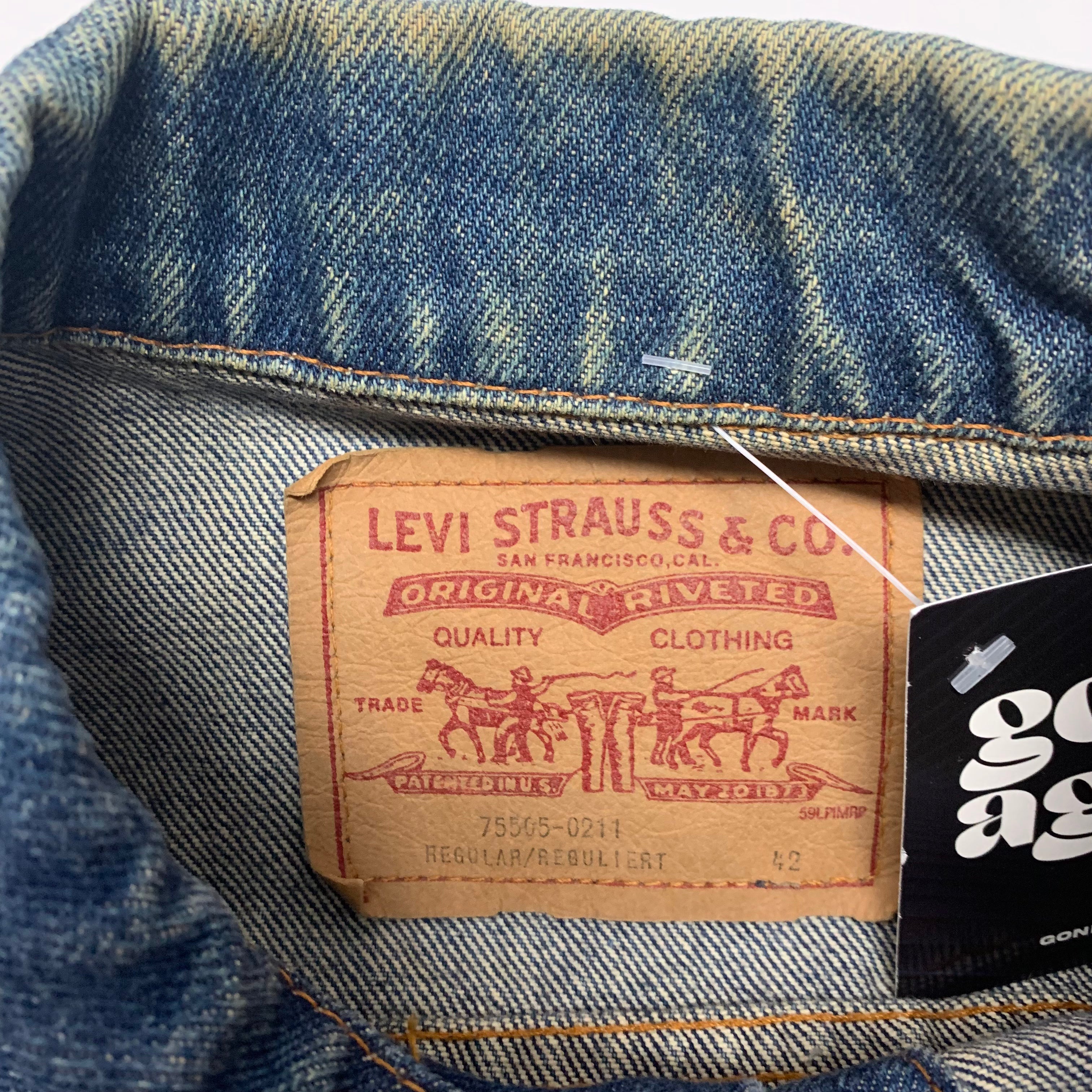 Levi’s Dark Wash Denim Jacket L