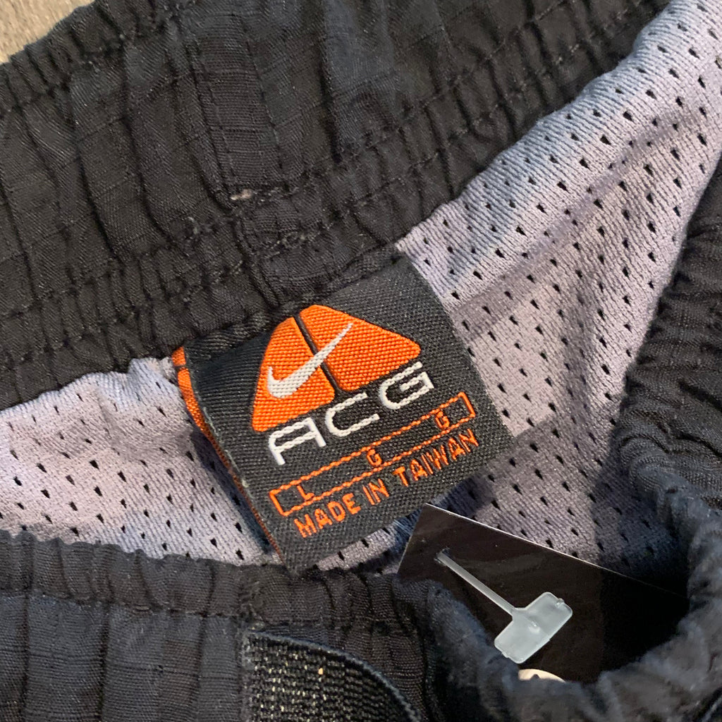 Vintage Nike ACG Nylon Short L