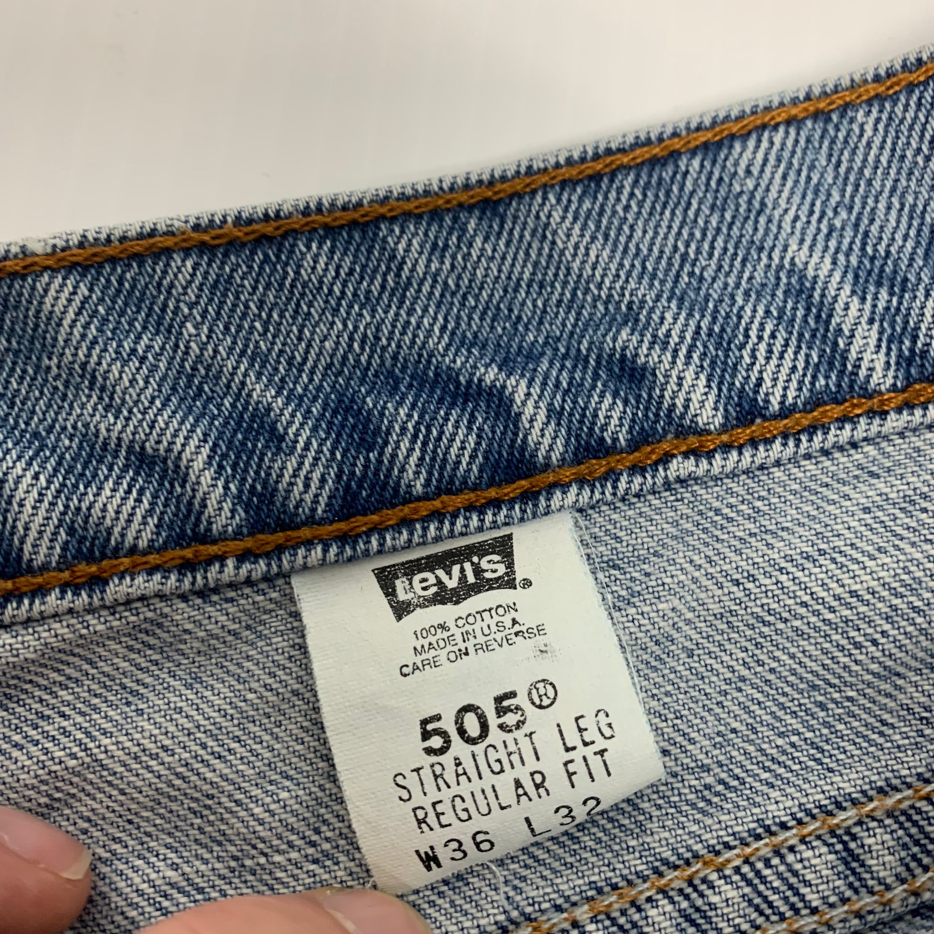 Vintage Light Wash Levi’s 505 34