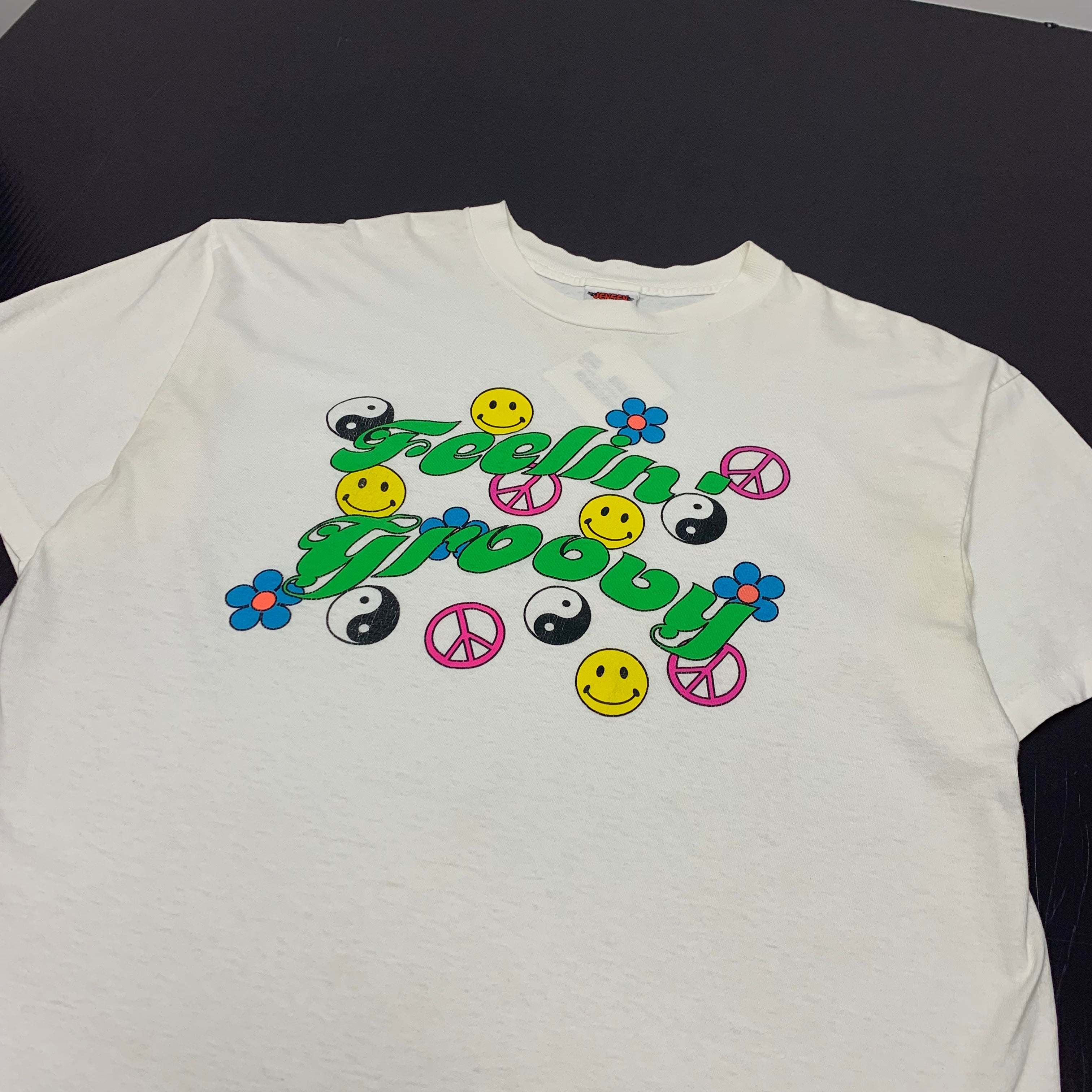 90s Feelin Groovy Rave Tee XL
