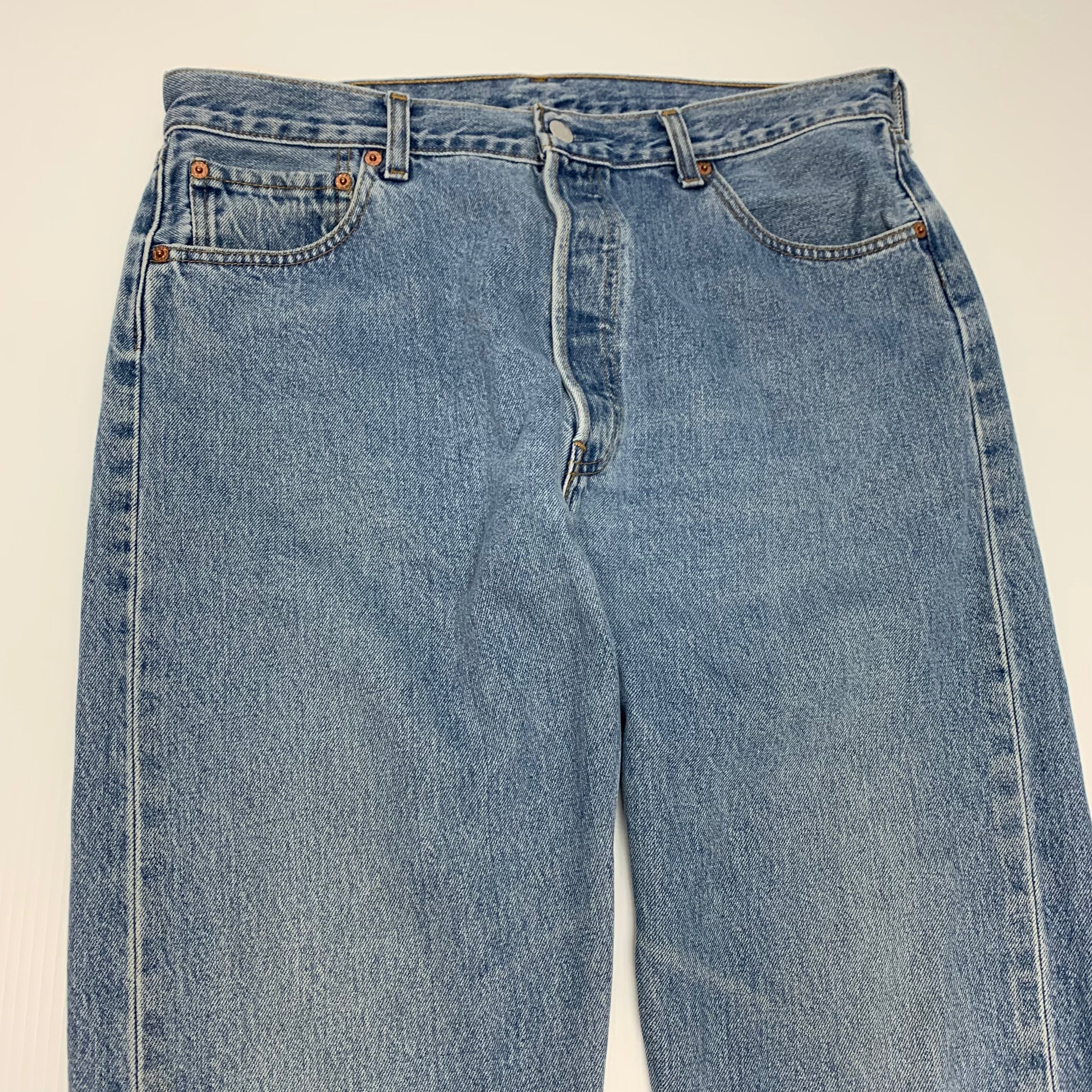 Vintage Light Wash Levi’s 501 34