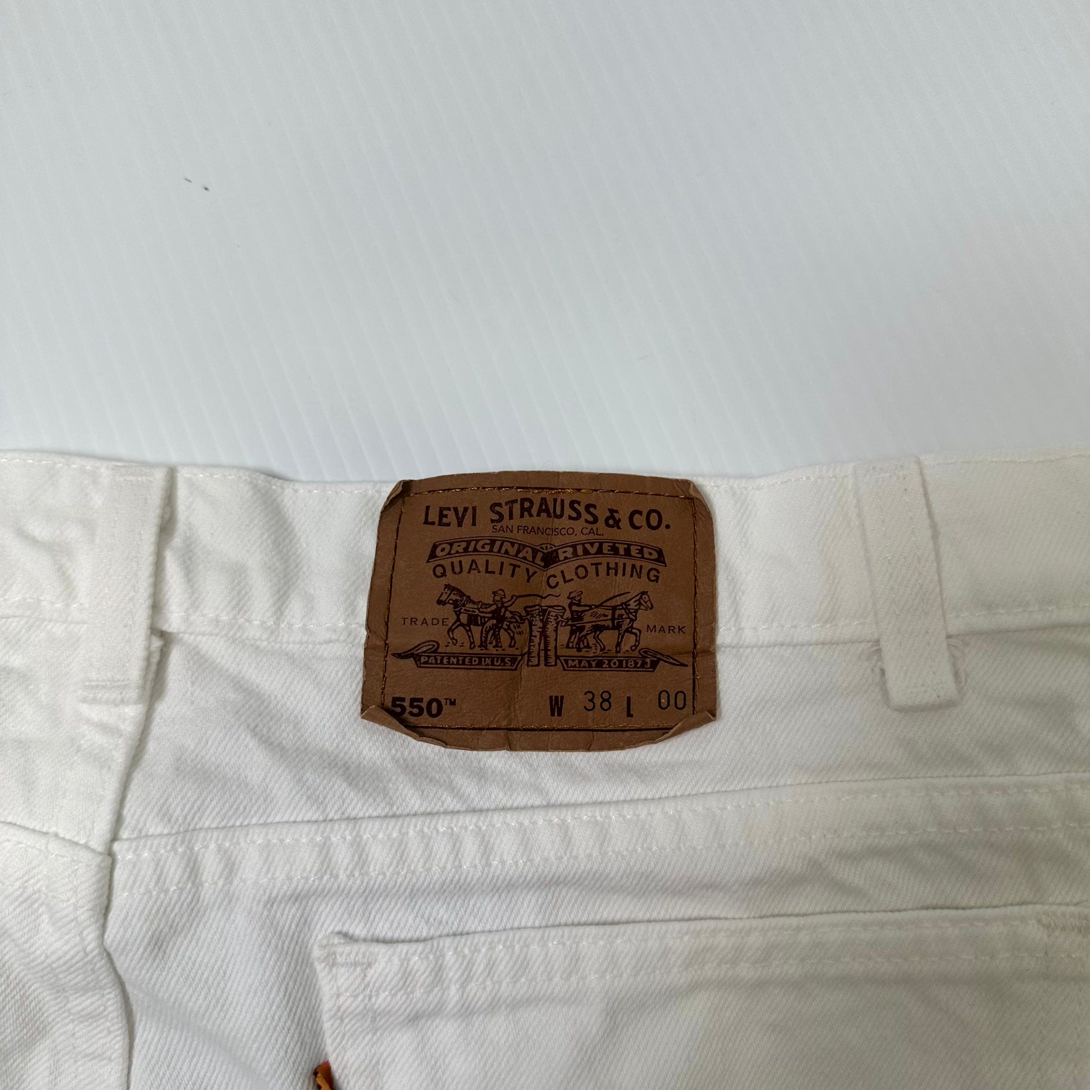 90s Levi's 550 Orange Tab Denim Shorts 38
