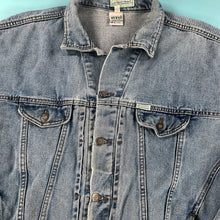 Load image into Gallery viewer, Vintage Guess light wash denim jacket L
