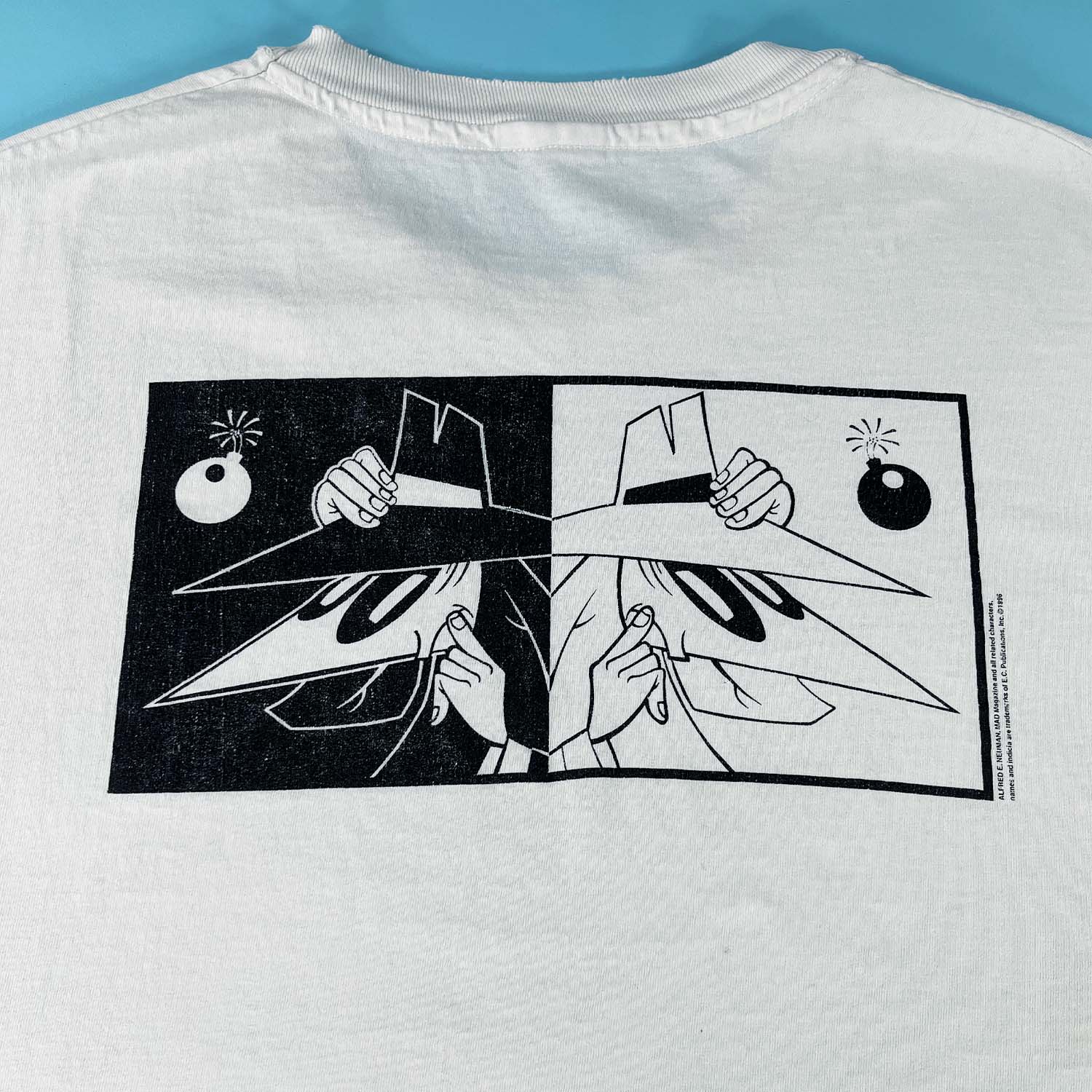 '90s Spy vs. Spy cartoon tee XL