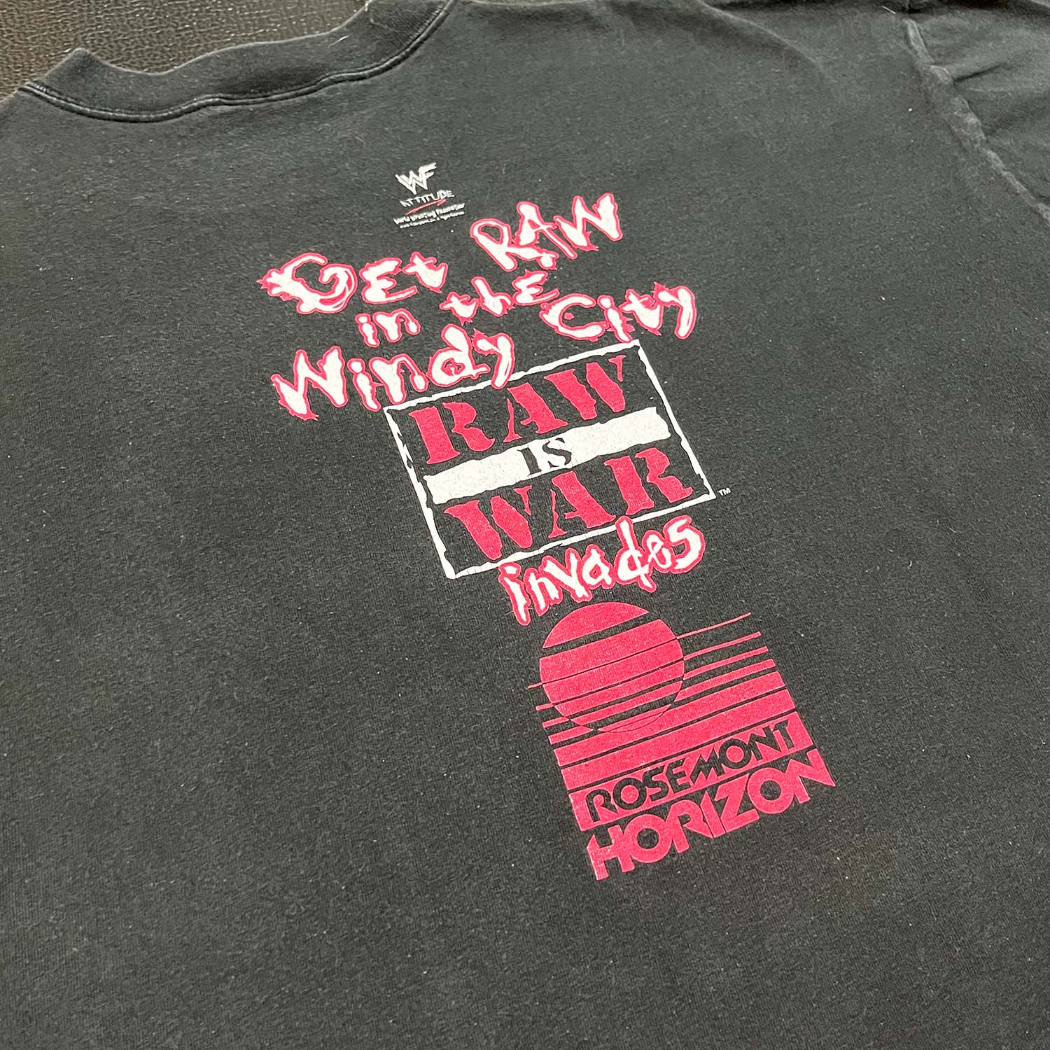 1997 Raw is War tee XL