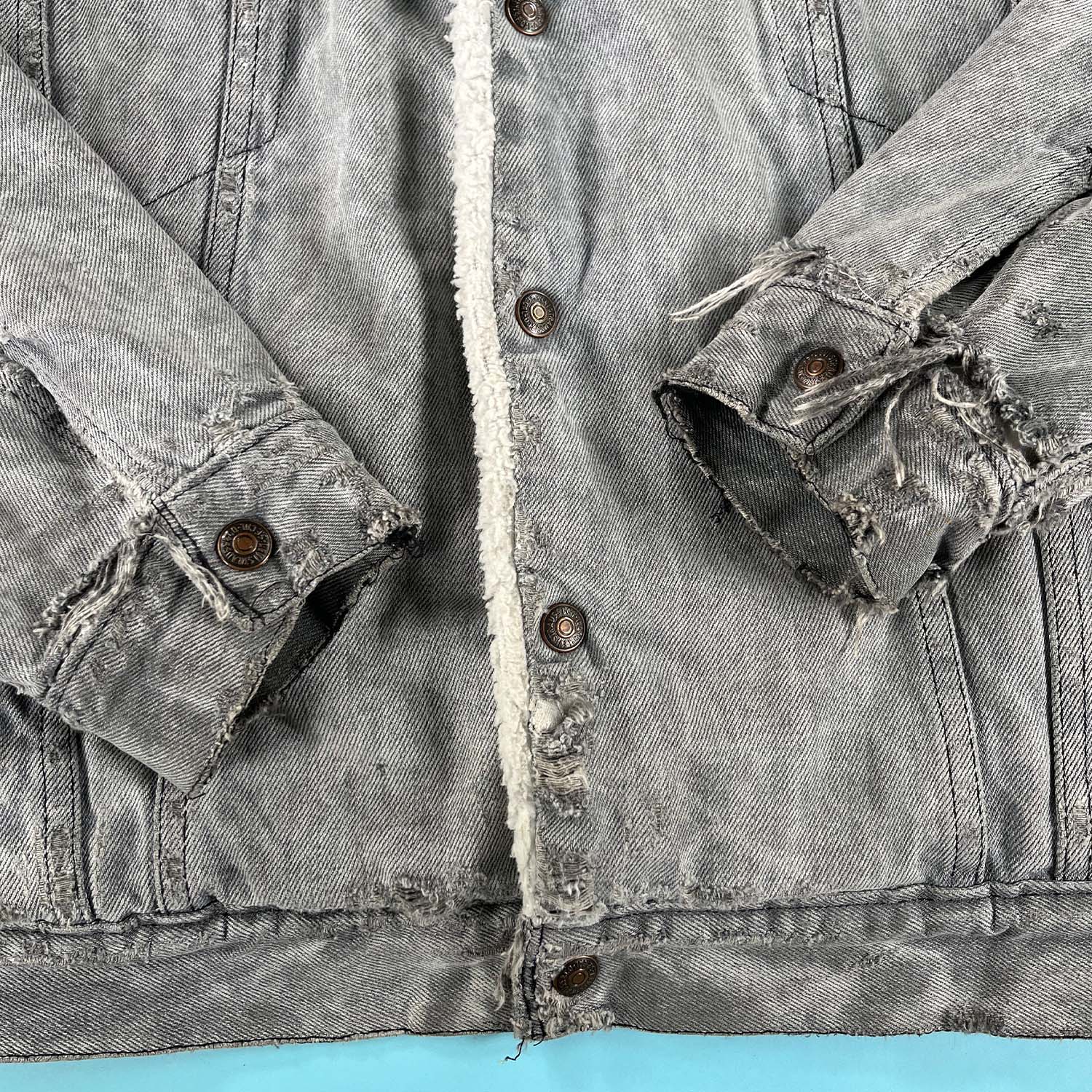 Vintage Levi's sherpa lined denim jacket L