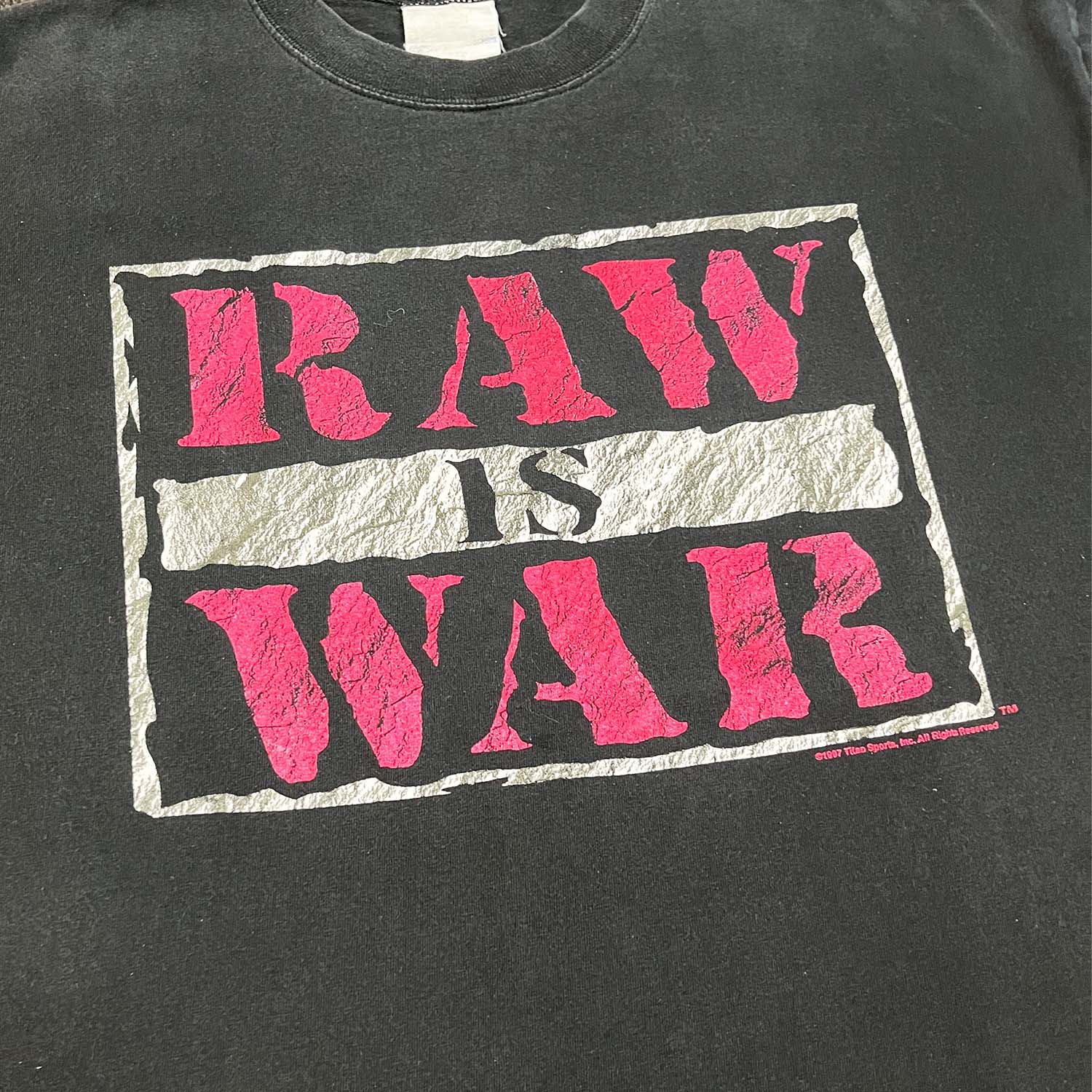 1997 Raw is War tee XL