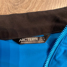 Load image into Gallery viewer, Arc’teryx Light Windbreaker L
