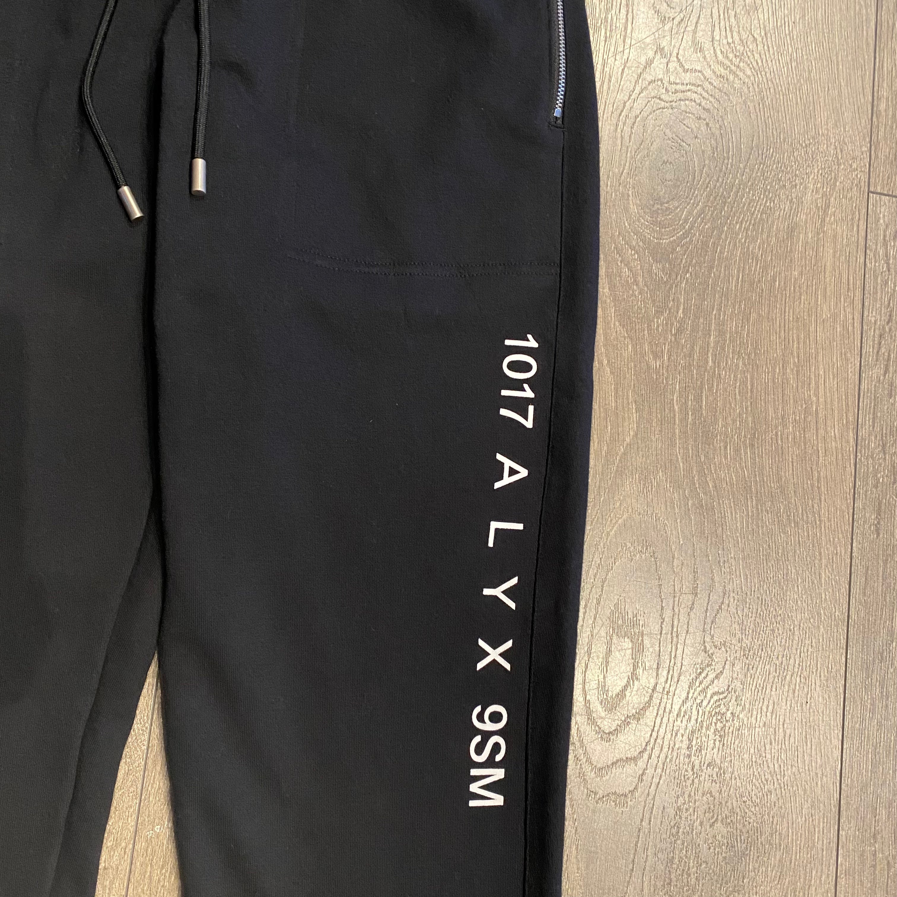 1017 Alyx Graphic Sweatpants L