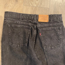 Load image into Gallery viewer, Vintage Levi’s 531 33” x 30”

