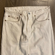 Load image into Gallery viewer, Vintage Levi’s 501 32” x 32”
