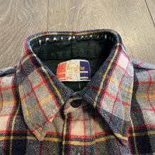 Load image into Gallery viewer, Adventura Flannel M

