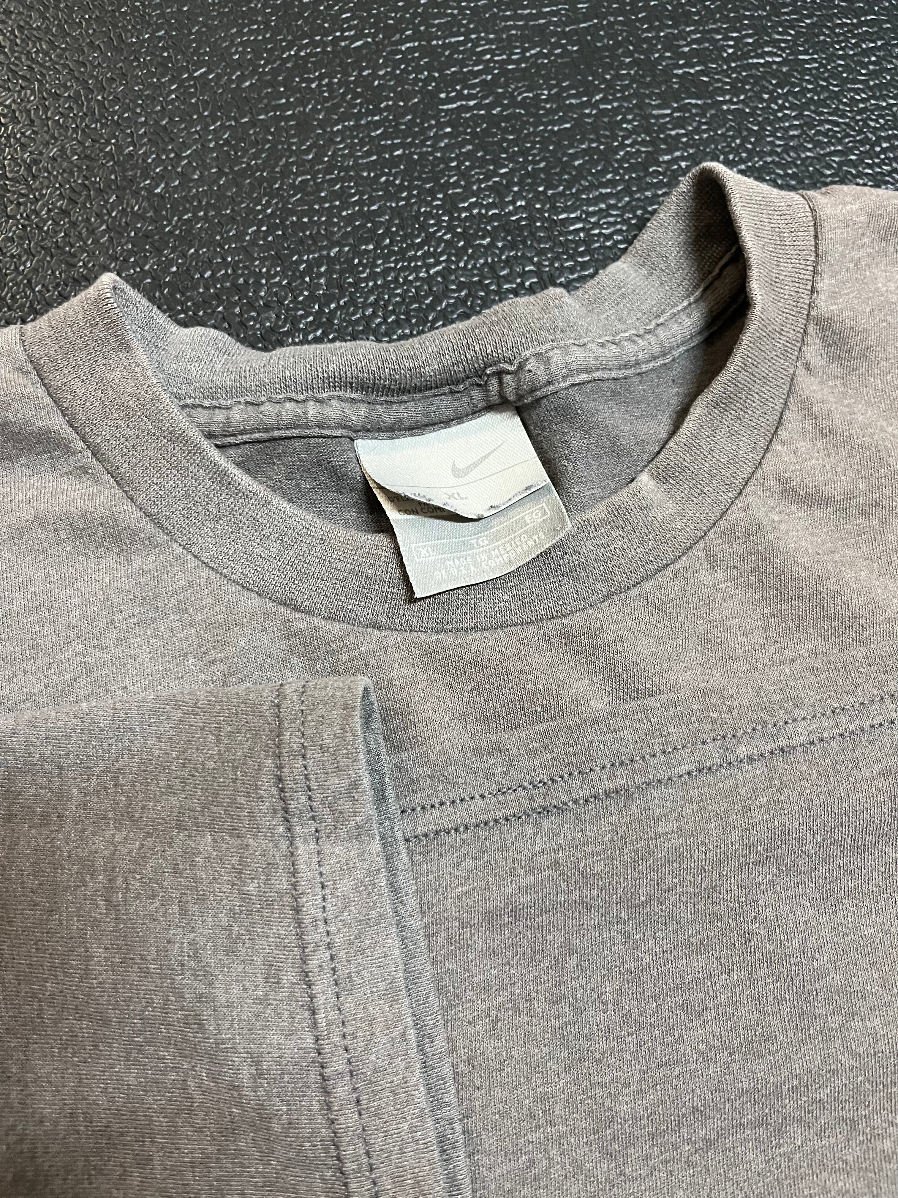 00's Nike mini swoosh tee XL