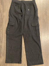 Load image into Gallery viewer, Guess Wool Cargos 32
