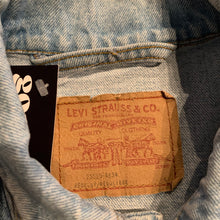 Load image into Gallery viewer, Levi’s Light Wash Denim Jacket S
