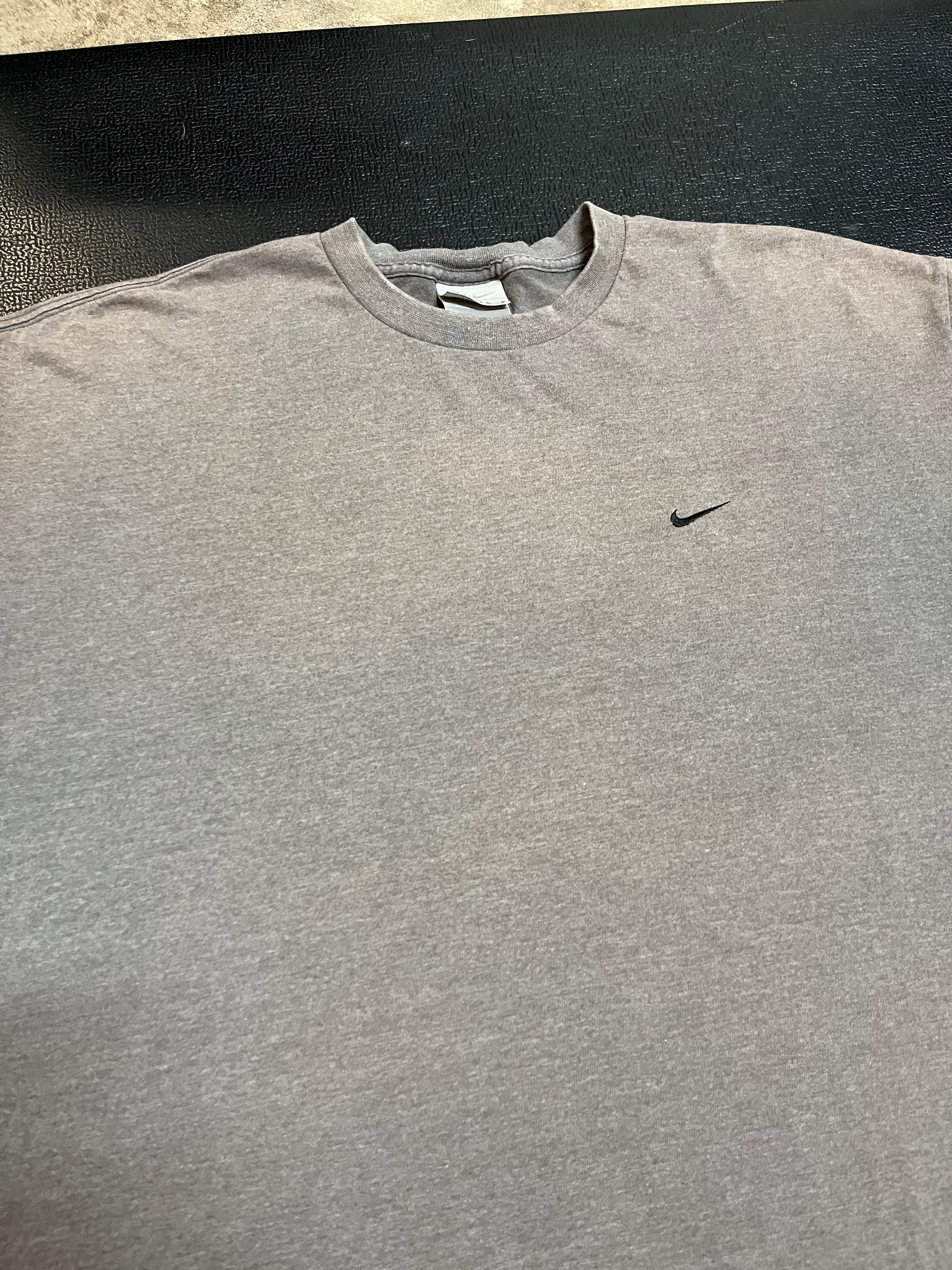00's Nike mini swoosh tee XL