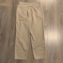 Load image into Gallery viewer, Levi’s Khaki Pants 34
