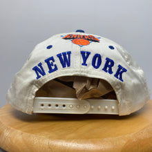 Load image into Gallery viewer, Vintage New York Knicks snapback hat

