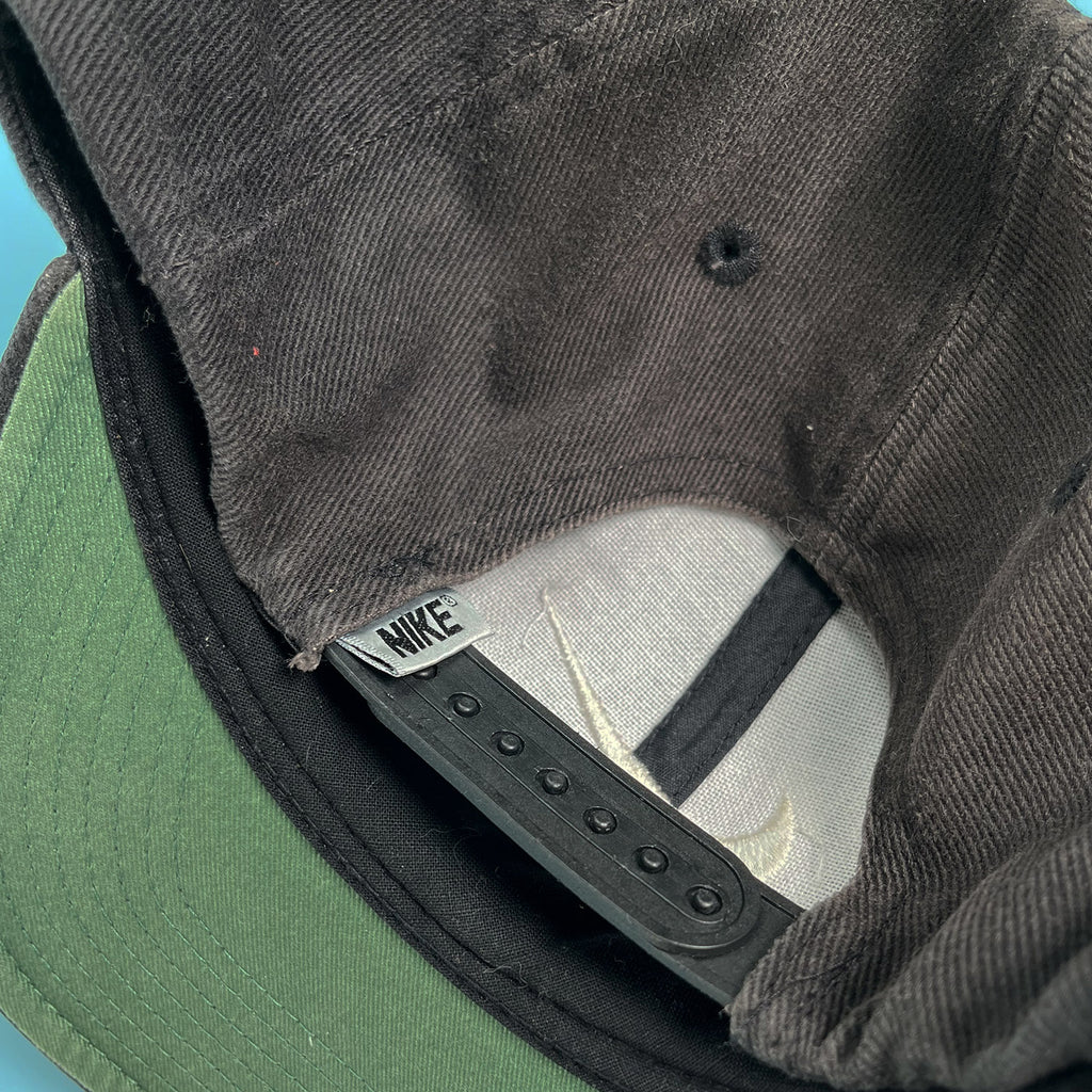 '90s Nike swoosh snapback