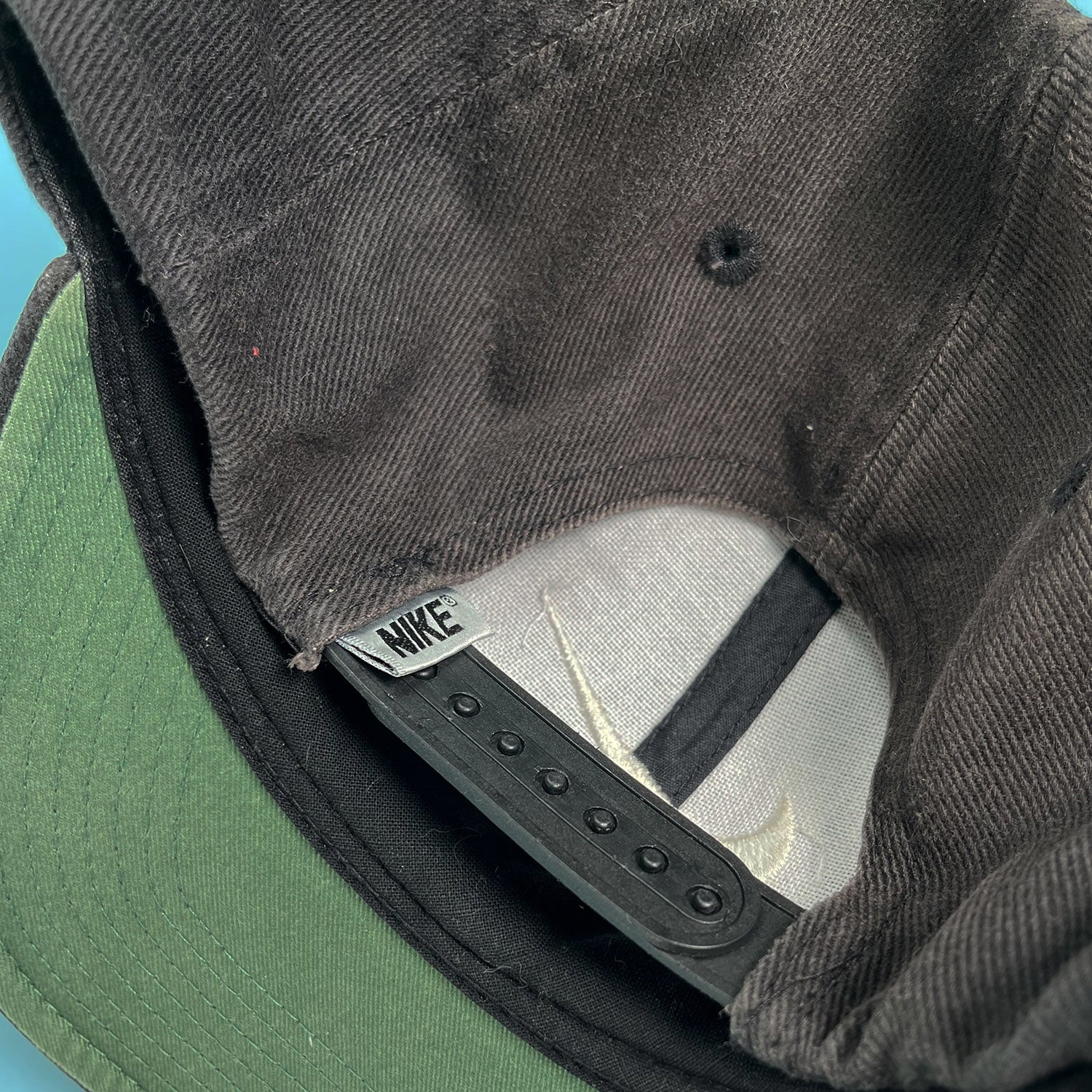 '90s Nike swoosh snapback