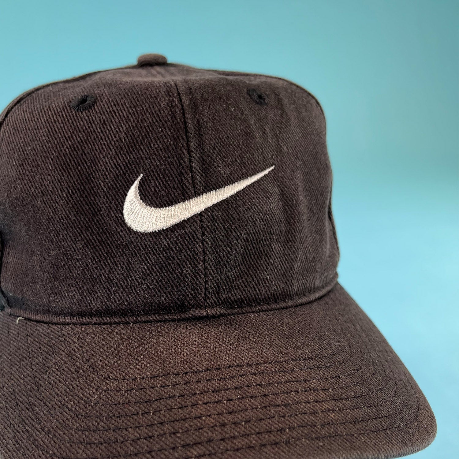 '90s Nike swoosh snapback