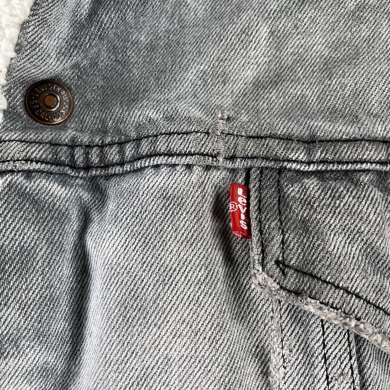 Vintage Levi's sherpa lined denim jacket L