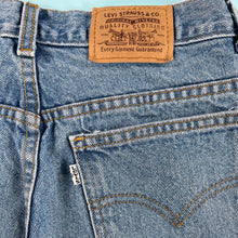 Load image into Gallery viewer, Vintage Levi&#39;s white tab jeans 30x28
