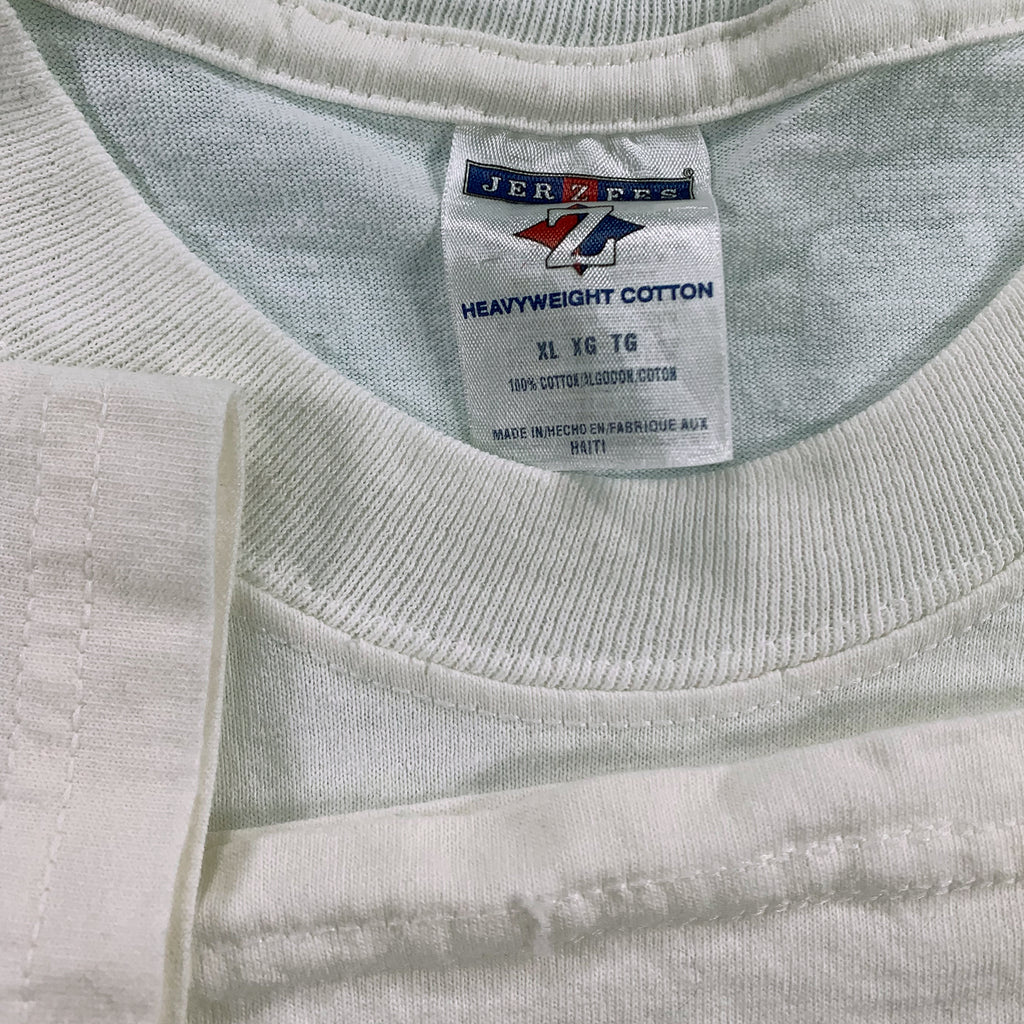 2005 Family Guy "We're Back" tee L