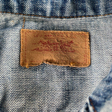 Load image into Gallery viewer, Vintage Levi&#39;s denim jacket S

