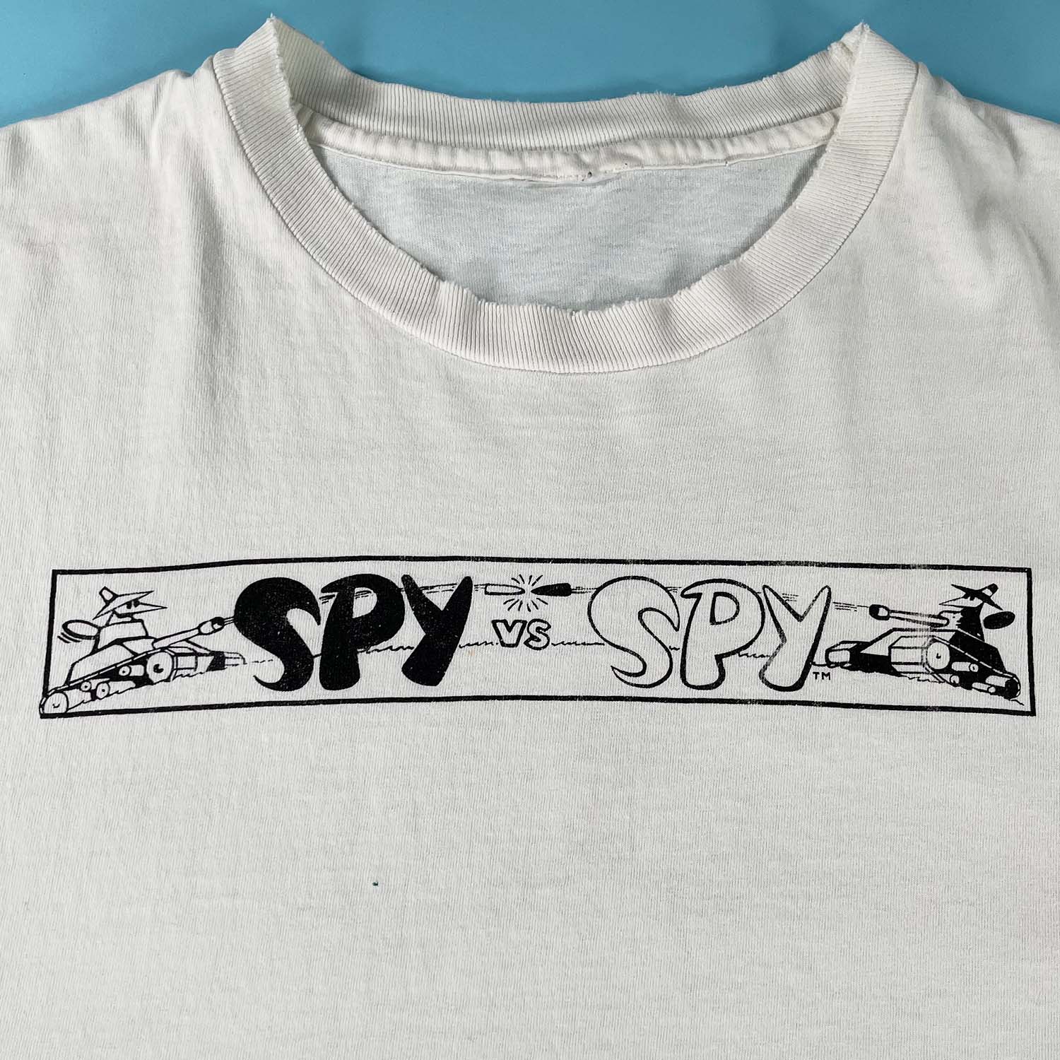 '90s Spy vs. Spy cartoon tee XL